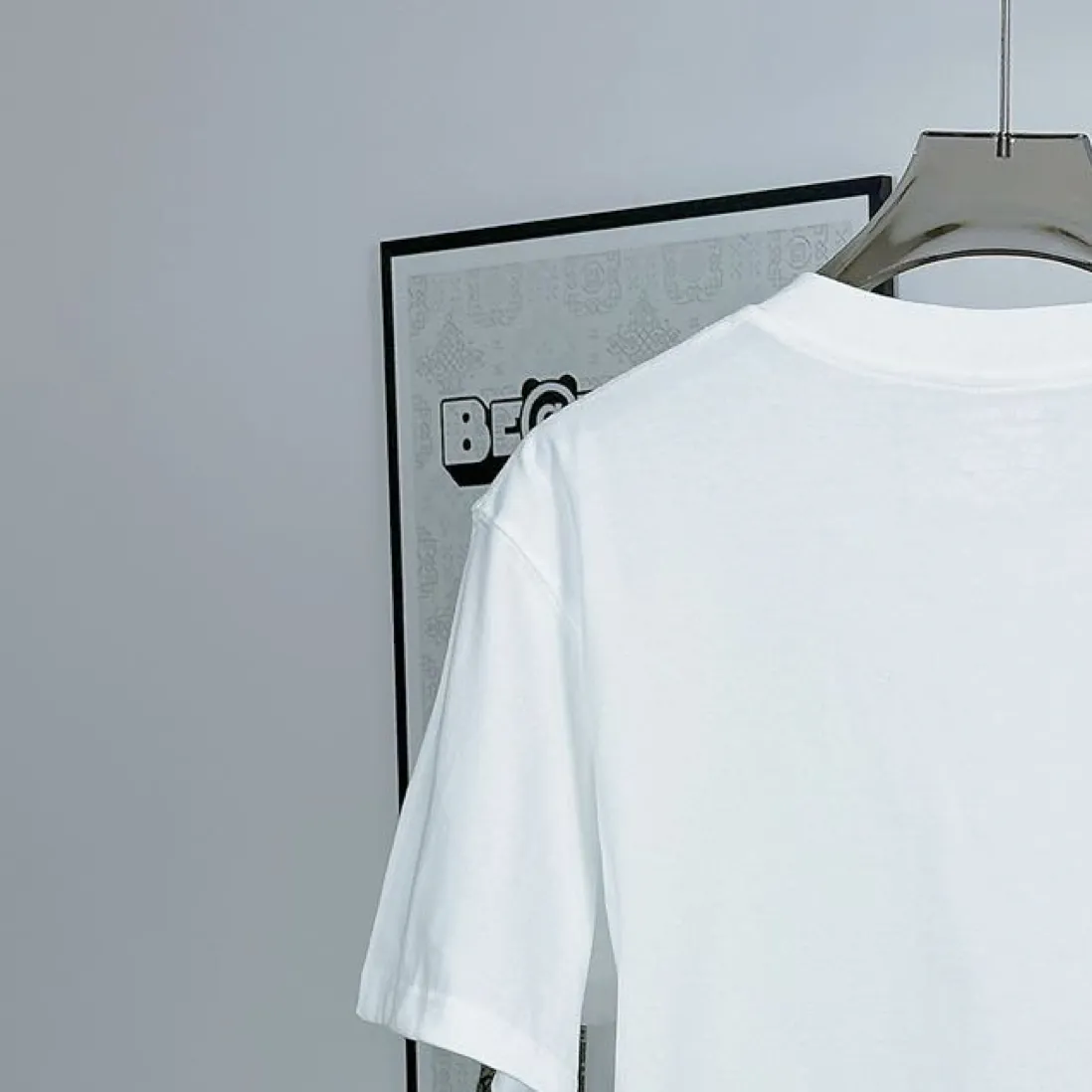 ：KK 10 Originals × T Same Style ： 1.320g ，100% ， ， ， 。 2. ， ， ， ， ！ 3. ， ， ， 。 4. ， Breathable ， Quality 。 ： ， 。 “Daily Log : Relarda” ，“goodday Hows your weather?” ， 。 ， ， 。 ：Black、White Size ：S-XL